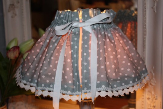 Kit de création couture: jupon abat-jour (tissu à petits pois)