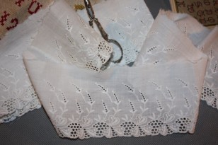 Broderie anglaise ancienne